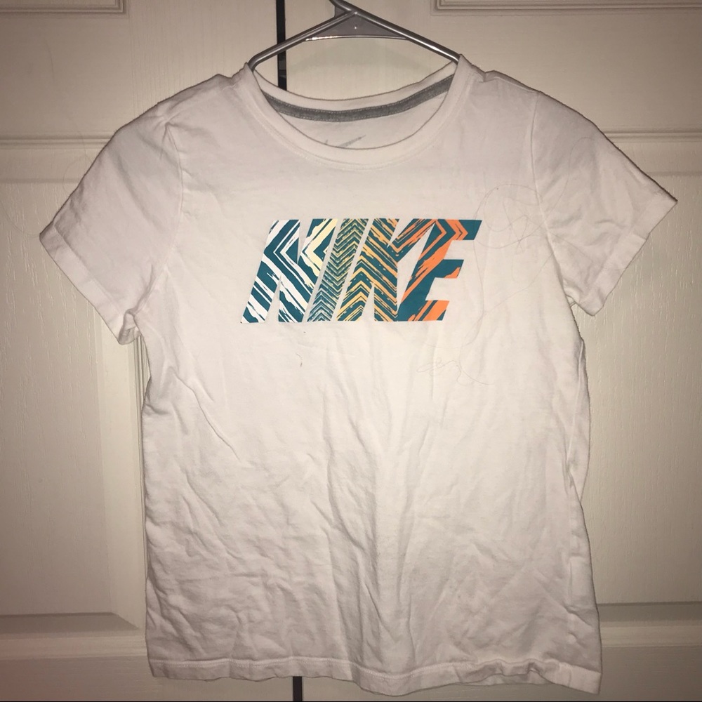 White nike tshirt